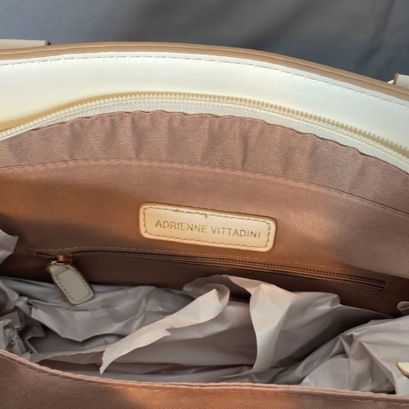 NWT Adrienne Vittadini Madison Lizard Lock Solid Satchel - Picture 11 of 14